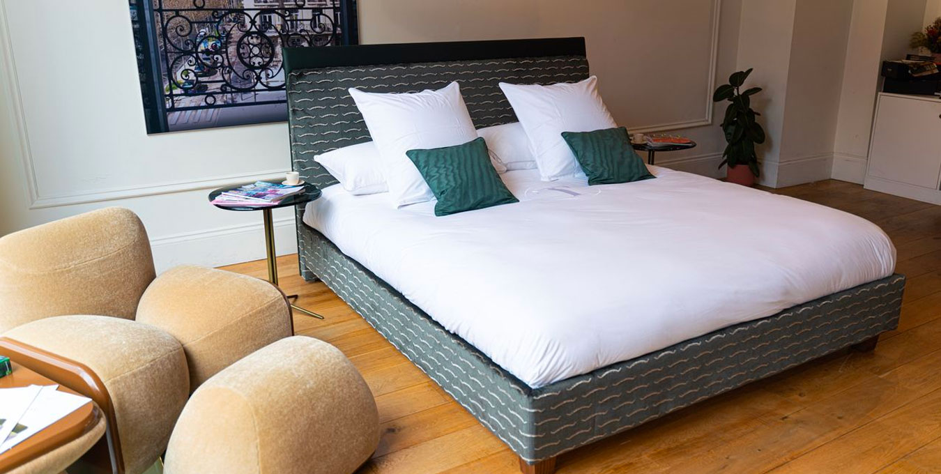 Outstanding exhibitionsAs the seasons go by, the Treca Stores invite you to discover exceptional bedding models, entirely made-to-measure, created in partnership with the leading furniture fabric manufacturers